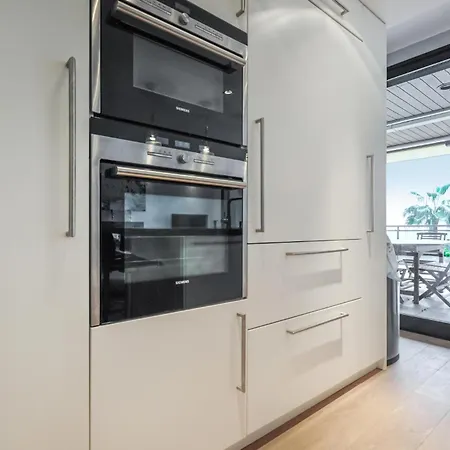 Amazing In With Kitchen Apartment *