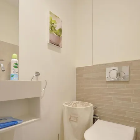 Amazing In With Kitchen Apartment *
